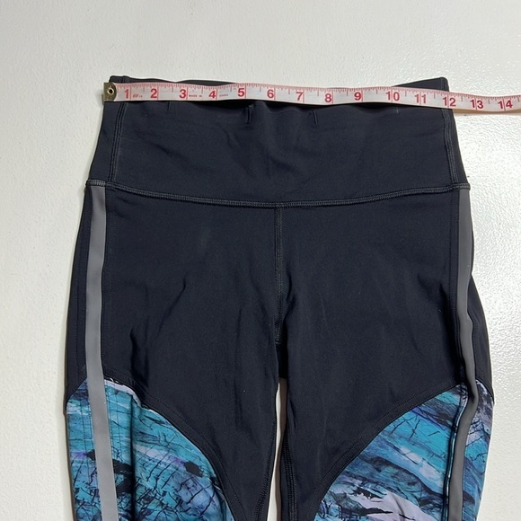Lululemon Run to Reset Tight 25" size 4 in Black / Frozen Island Multi - Picture 11 of 15
